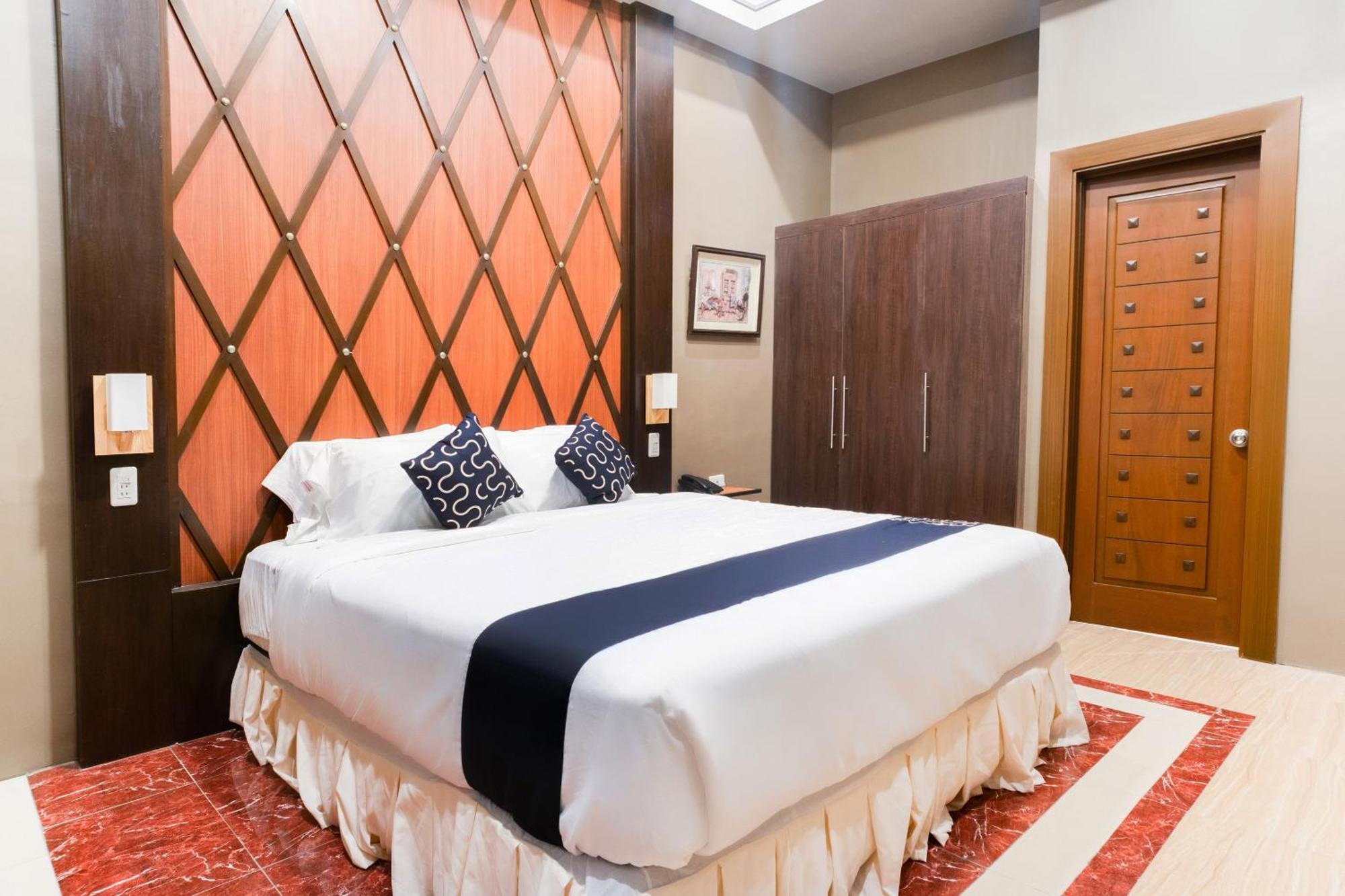 Capital O 460 World Palace Hotel Davao Экстерьер фото