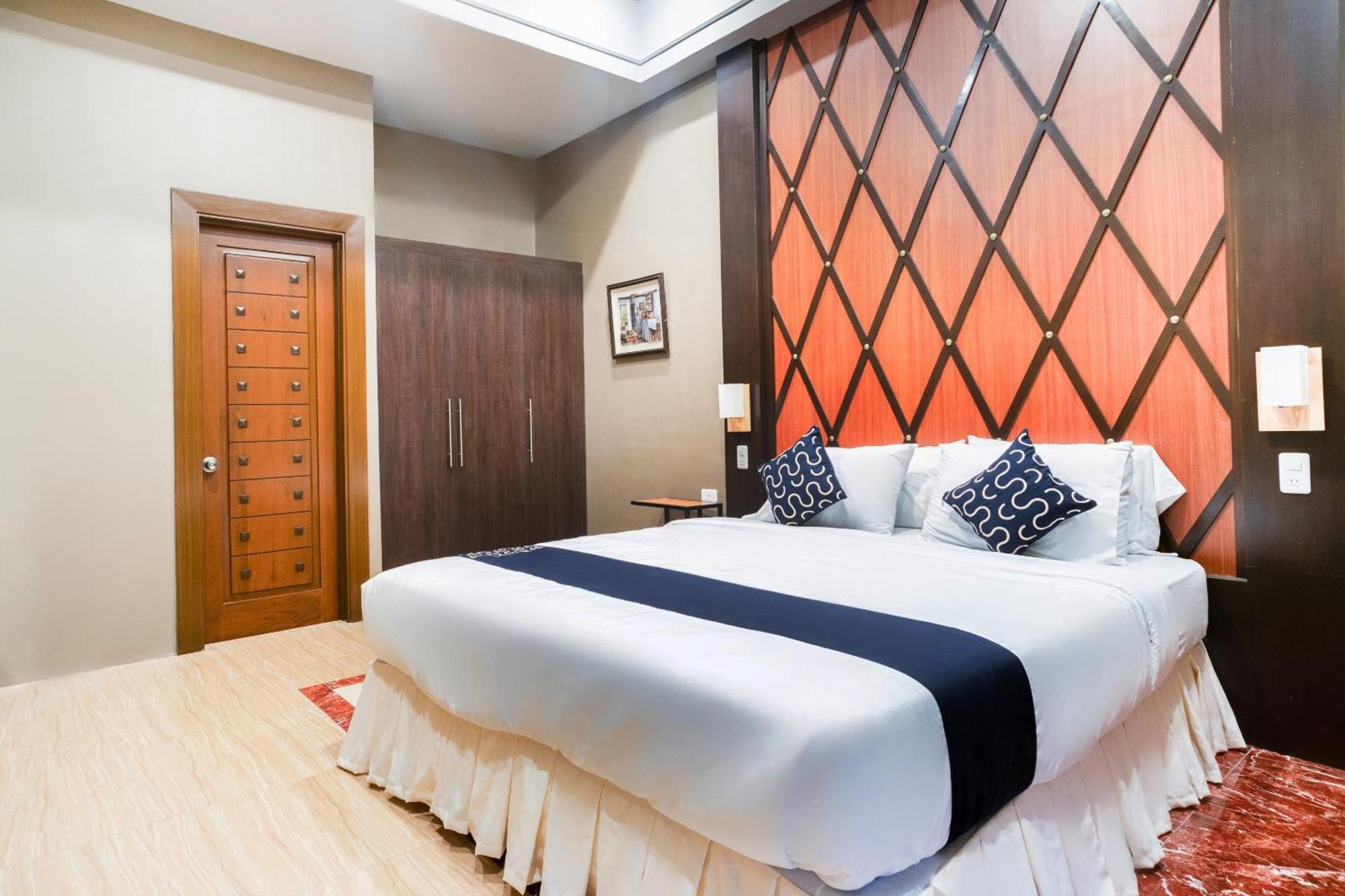 Capital O 460 World Palace Hotel Davao Экстерьер фото